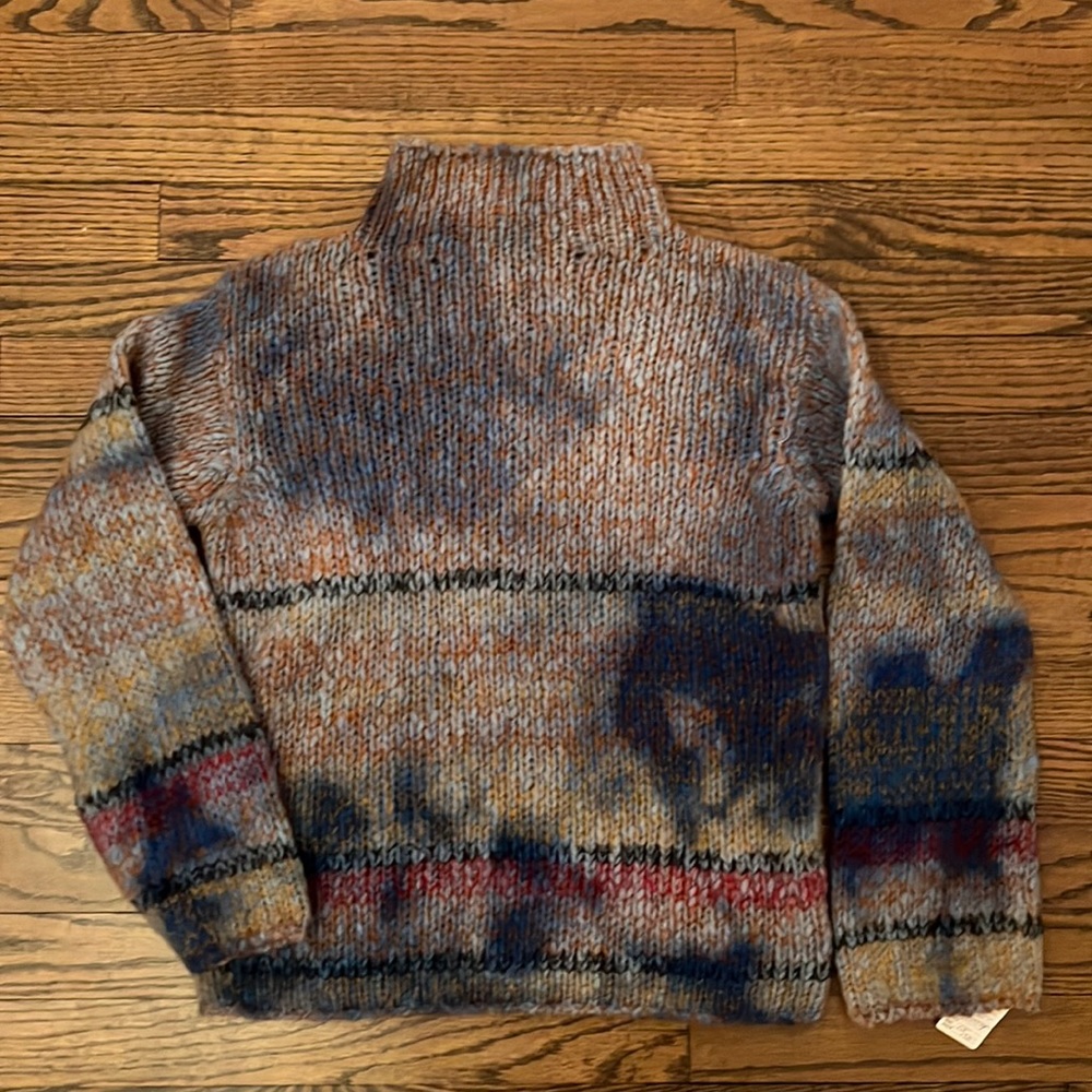 ARMANI JUNIOR NEW WITH TAGS SWEATER MULTI COLOR.